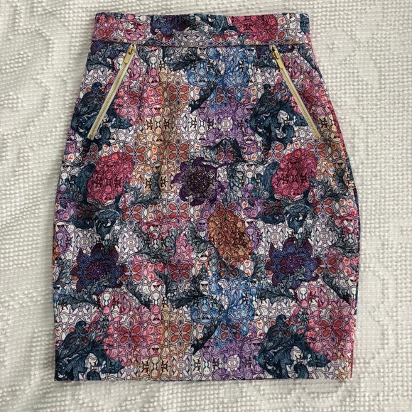 H&M Dresses & Skirts - H&M Floral and Geometric Skirt Sz 2